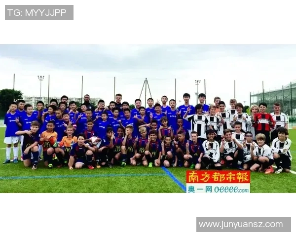 传奇足球球星汇聚一堂共襄盛举合影留念展现辉煌时代风采