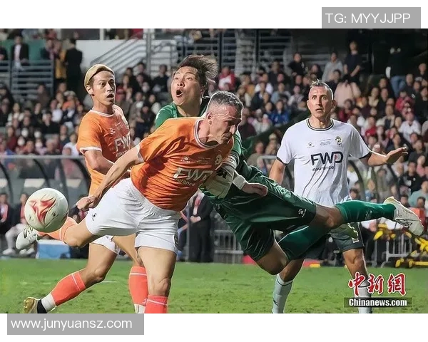 足球场上球星激情瞬间真实定格 展现他们的英勇与风采